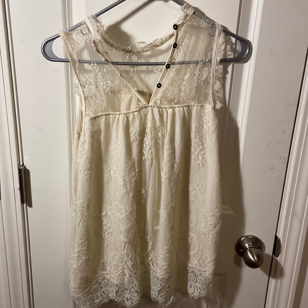 WHITE FLORAL LACE TOP